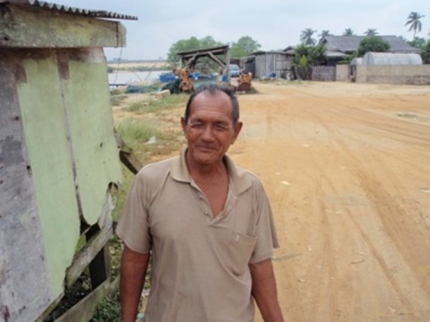This is Pak Daud. Has 4 kids. Says he;s lucky if he can earn RM100 a day from fishing. Asked how he copes when he can't fish, he shrugged his shoulders.