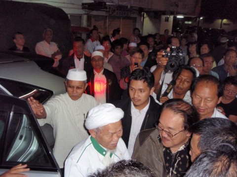 Nik Aziz being greeted at the entrance