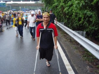 Amri, from Shah Alam, walking in the BERSIH rally on 10-Eleven 